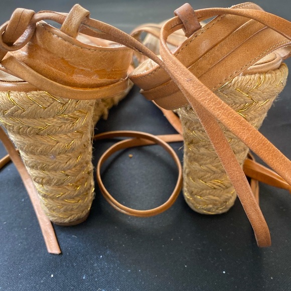 Summer woven sandals. ♻️ upcycle, recycle ♻️ it has a lot of potential. - Picture 6 of 7